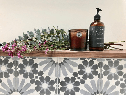 morris bathroom detail